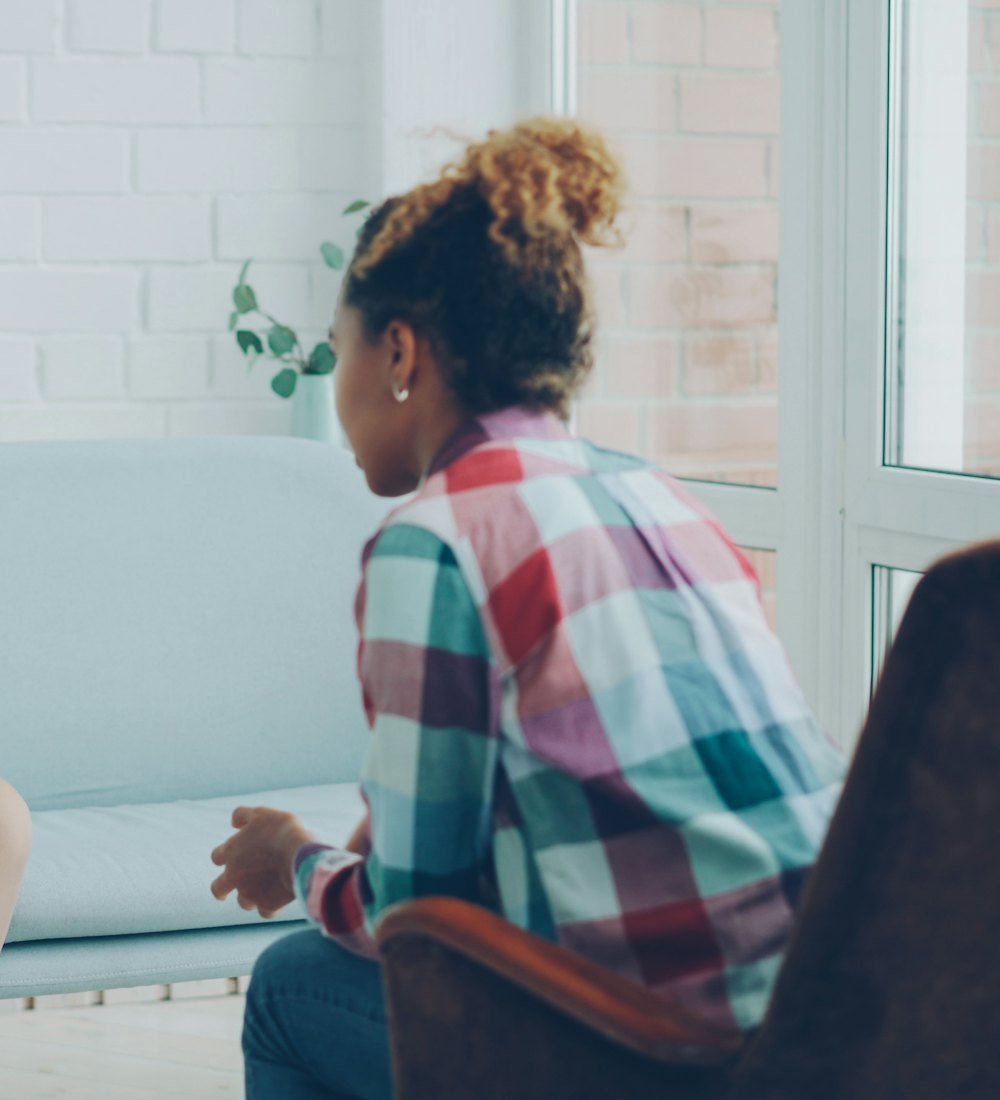 A psychologist and a client talking in a bright, comfortable office